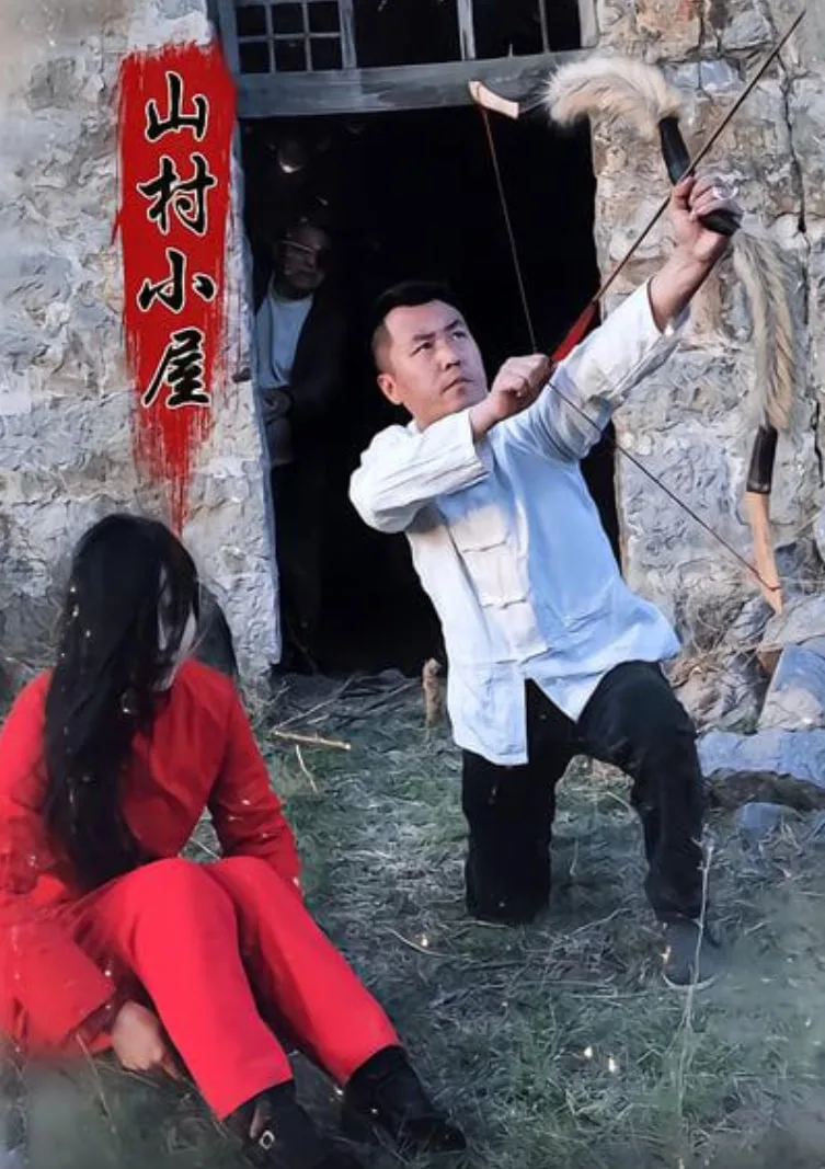 山村小屋海报